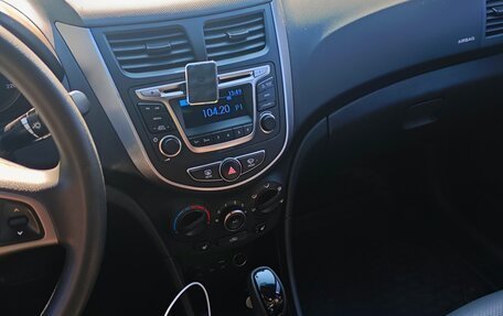 Hyundai Solaris II рестайлинг, 2016 год, 950 000 рублей, 5 фотография
