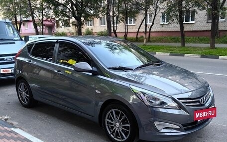 Hyundai Solaris II рестайлинг, 2015 год, 1 000 000 рублей, 2 фотография
