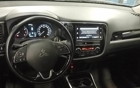 Mitsubishi Outlander III рестайлинг 3, 2019 год, 2 099 000 рублей, 5 фотография