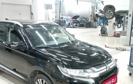 Mitsubishi Outlander III рестайлинг 3, 2019 год, 2 099 000 рублей, 2 фотография