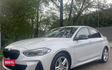 BMW 1 серия, 2021 год, 2 600 000 рублей, 3 фотография