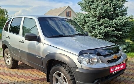 Chevrolet Niva I рестайлинг, 2017 год, 950 000 рублей, 4 фотография