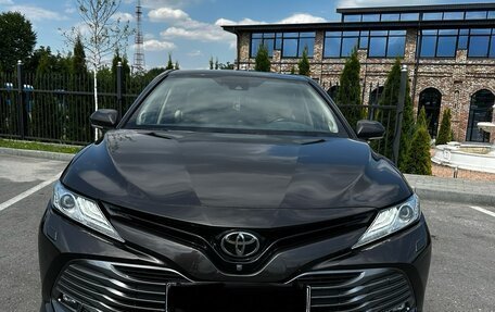 Toyota Camry, 2018 год, 3 350 000 рублей, 2 фотография