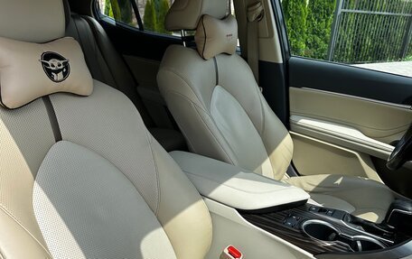 Toyota Camry, 2018 год, 3 350 000 рублей, 12 фотография
