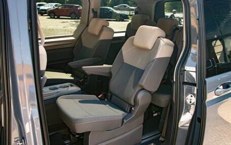 Volkswagen Multivan, 2022 год, 7 500 000 рублей, 13 фотография