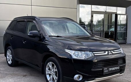 Mitsubishi Outlander III рестайлинг 3, 2013 год, 1 365 000 рублей, 3 фотография