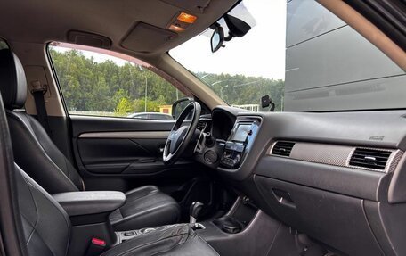 Mitsubishi Outlander III рестайлинг 3, 2013 год, 1 365 000 рублей, 11 фотография
