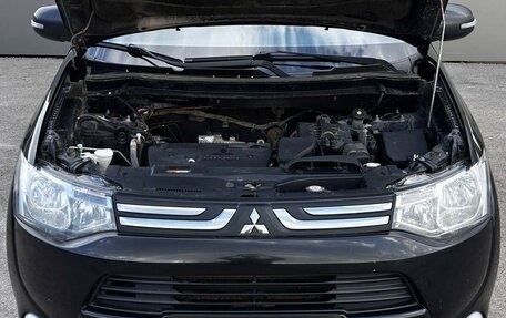 Mitsubishi Outlander III рестайлинг 3, 2013 год, 1 365 000 рублей, 9 фотография