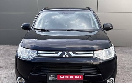 Mitsubishi Outlander III рестайлинг 3, 2013 год, 1 365 000 рублей, 2 фотография