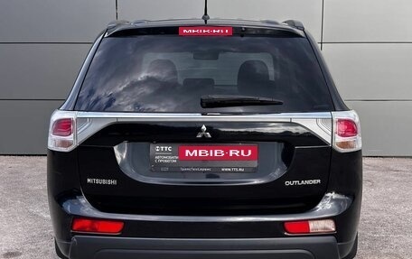 Mitsubishi Outlander III рестайлинг 3, 2013 год, 1 365 000 рублей, 6 фотография