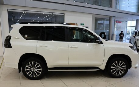 Toyota Land Cruiser Prado 150 рестайлинг 2, 2022 год, 6 950 000 рублей, 4 фотография