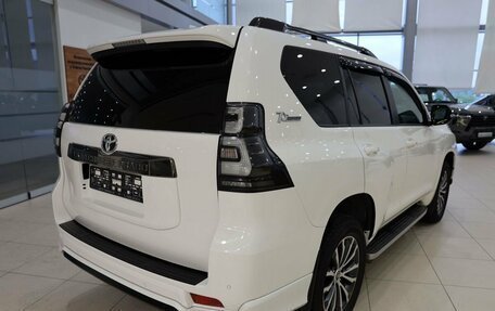 Toyota Land Cruiser Prado 150 рестайлинг 2, 2022 год, 6 950 000 рублей, 5 фотография
