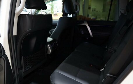 Toyota Land Cruiser Prado 150 рестайлинг 2, 2022 год, 6 950 000 рублей, 11 фотография