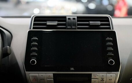 Toyota Land Cruiser Prado 150 рестайлинг 2, 2022 год, 6 950 000 рублей, 14 фотография
