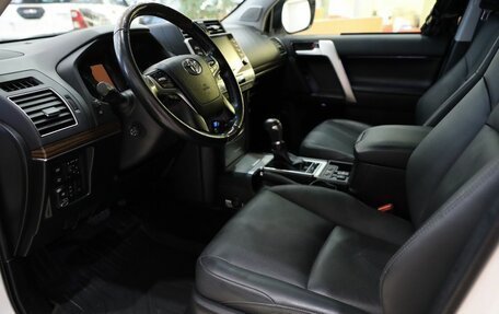 Toyota Land Cruiser Prado 150 рестайлинг 2, 2022 год, 6 950 000 рублей, 10 фотография
