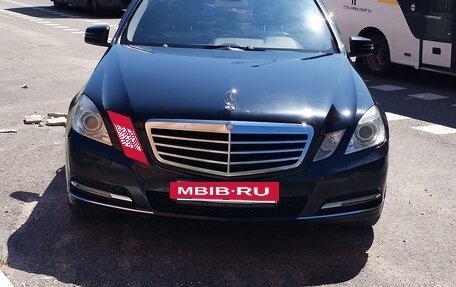 Mercedes-Benz E-Класс, 2012 год, 1 300 000 рублей, 6 фотография