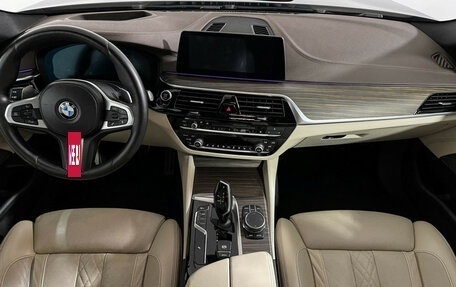 BMW 5 серия, 2018 год, 4 390 000 рублей, 11 фотография