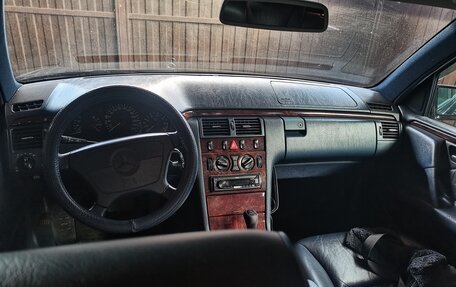 Mercedes-Benz E-Класс, 1997 год, 895 000 рублей, 11 фотография