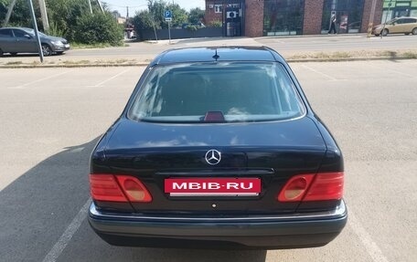 Mercedes-Benz E-Класс, 1997 год, 895 000 рублей, 8 фотография