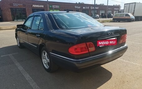 Mercedes-Benz E-Класс, 1997 год, 895 000 рублей, 6 фотография