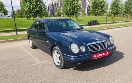 Mercedes-Benz E-Класс, 1997 год, 895 000 рублей, 2 фотография