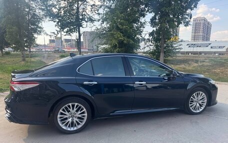 Toyota Camry, 2018 год, 2 900 000 рублей, 5 фотография