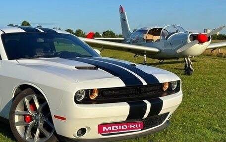 Dodge Challenger III рестайлинг 2, 2020 год, 4 050 000 рублей, 5 фотография