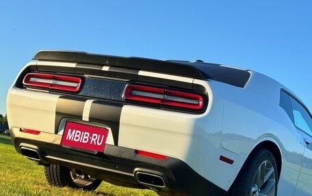 Dodge Challenger III рестайлинг 2, 2020 год, 4 050 000 рублей, 6 фотография