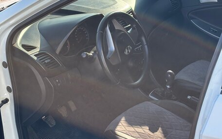 Hyundai Solaris II рестайлинг, 2015 год, 830 000 рублей, 4 фотография