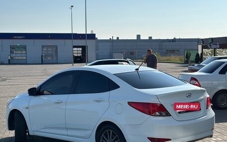 Hyundai Solaris II рестайлинг, 2015 год, 830 000 рублей, 3 фотография