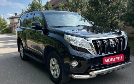 Toyota Land Cruiser Prado 150 рестайлинг 2, 2013 год, 2 850 000 рублей, 2 фотография