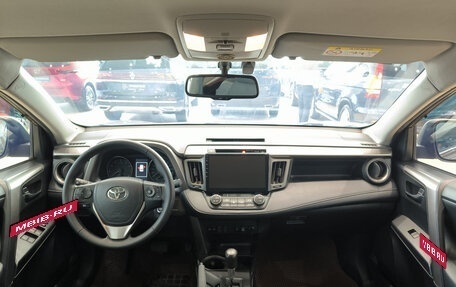 Toyota RAV4, 2019 год, 2 650 000 рублей, 14 фотография