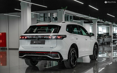 Volkswagen Tiguan, 2024 год, 4 800 000 рублей, 5 фотография