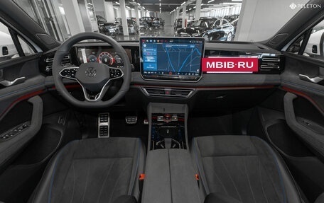 Volkswagen Tiguan, 2024 год, 4 800 000 рублей, 8 фотография