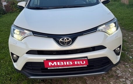 Toyota RAV4, 2017 год, 2 150 000 рублей, 4 фотография
