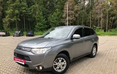 Mitsubishi Outlander III рестайлинг 3, 2012 год, 1 430 000 рублей, 4 фотография