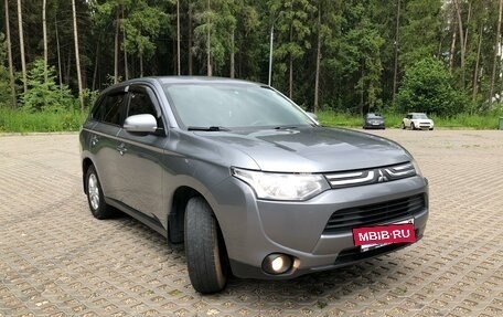 Mitsubishi Outlander III рестайлинг 3, 2012 год, 1 430 000 рублей, 24 фотография