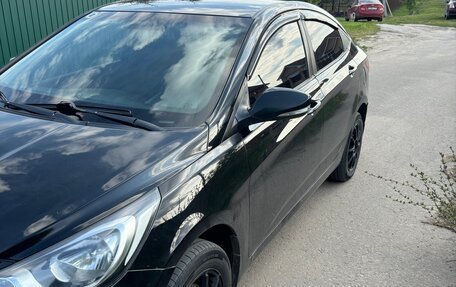 Hyundai Solaris II рестайлинг, 2011 год, 600 000 рублей, 4 фотография