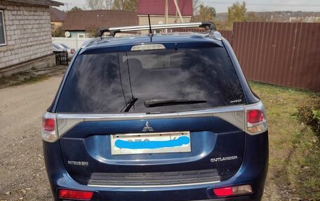 Mitsubishi Outlander III рестайлинг 3, 2014 год, 1 500 000 рублей, 3 фотография