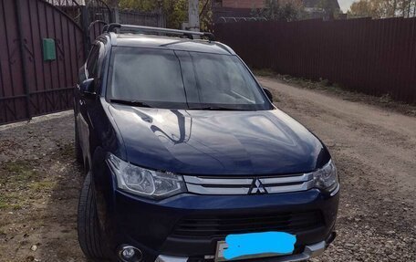 Mitsubishi Outlander III рестайлинг 3, 2014 год, 1 500 000 рублей, 7 фотография