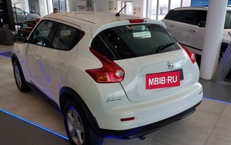Nissan Juke II, 2014 год, 900 000 рублей, 10 фотография