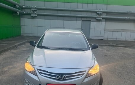 Hyundai Solaris II рестайлинг, 2016 год, 950 000 рублей, 1 фотография