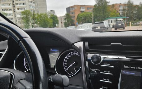 Toyota Camry, 2019 год, 2 550 000 рублей, 4 фотография