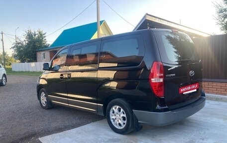 Hyundai H-1 II рестайлинг, 2013 год, 1 580 000 рублей, 2 фотография