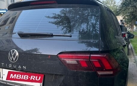 Volkswagen Tiguan II, 2021 год, 2 300 000 рублей, 2 фотография