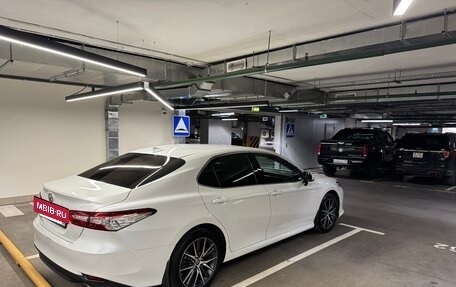 Toyota Camry, 2021 год, 3 500 000 рублей, 7 фотография