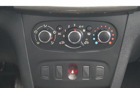 Renault Logan II, 2015 год, 750 000 рублей, 8 фотография