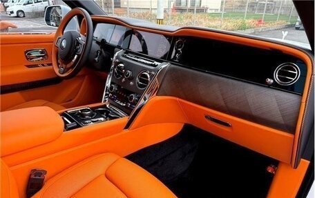 Rolls-Royce Cullinan, 2025 год, 49 700 000 рублей, 13 фотография
