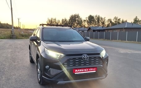 Toyota RAV4, 2020 год, 2 680 000 рублей, 4 фотография