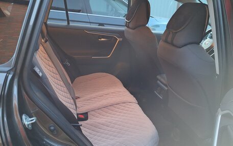 Toyota RAV4, 2020 год, 2 680 000 рублей, 9 фотография